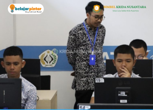 siswa kelas XI mengikuti Asesmen Nasional Berbasis Komputer (ANBK)